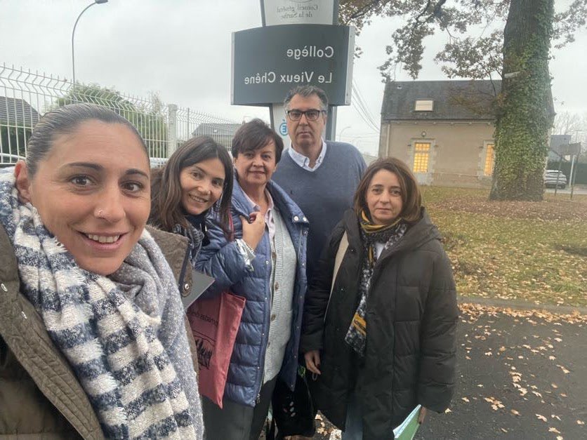 CEIPMontejaque's tweet photo. Comienza otra experiencia Erasmus. La Seño Rosa visita el College Le Vieux Chaine en La Flèche (Francia) #MEPRural #ErasmusPlus #ErasmusPlusES #MiErasmusPlus. https://t.co/JeE9ULFa6p
