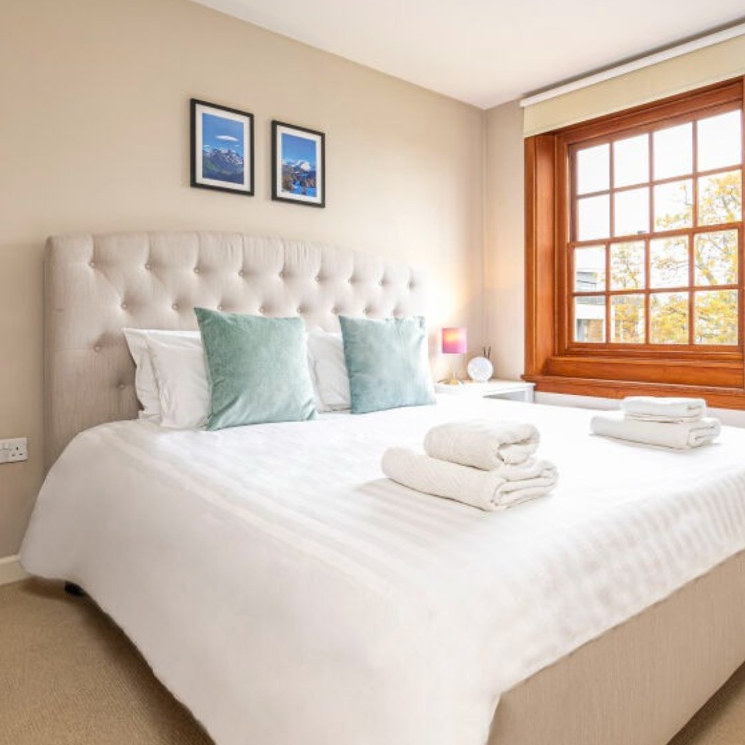 There's something that makes a home just feel so peaceful when it's filled with plants 🌱 How many plants can you spot in this home? 👉

#shorttermlet #airbnb #vacationrental #interiordesign #plants #luxury #luxurytravel #travel #accommodation #accommodationinlondon #london