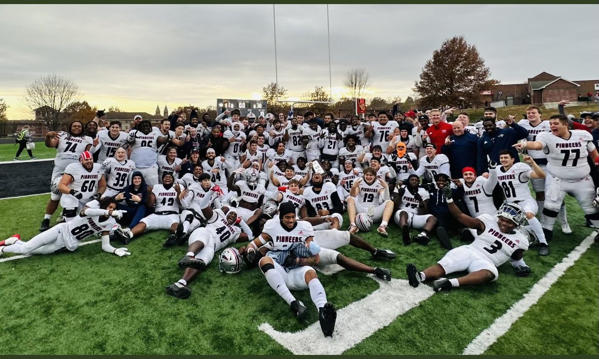 #AGTG Blessed to receive my first official offer from @MNUFootball_ @CoachBenton3 @TXTopTalent @CoachJDavis5 @CoachRiepe @coachlinscomb14 @ExpoRecruits @fivestarphenom @One11Recruiting @AScholarsBrand @Scout_JamesH