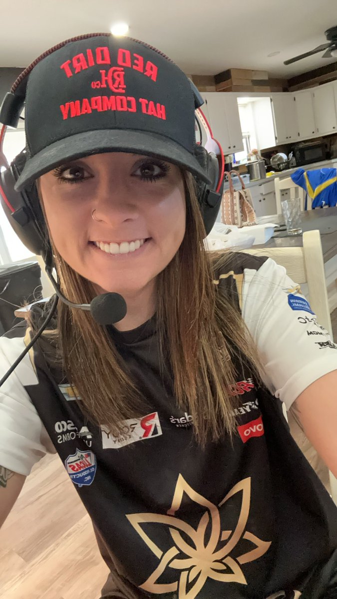 KierPike's tweet photo. When babes away, play all day.😉 @WaylPike #ApexLegends https://t.co/gV8MpDr0v0