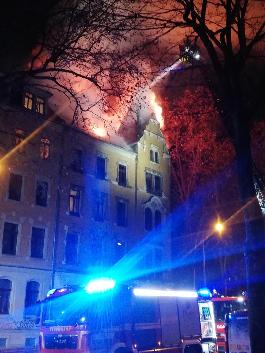 Unser Haus brennt, das Dach ist vollständig eingebrochen 😢

Ob, wie und wo die kommenden Veranstaltungen stattfinden, ob es das PlatzDa! weiterhin geben wird und und und....dazu später mehr!