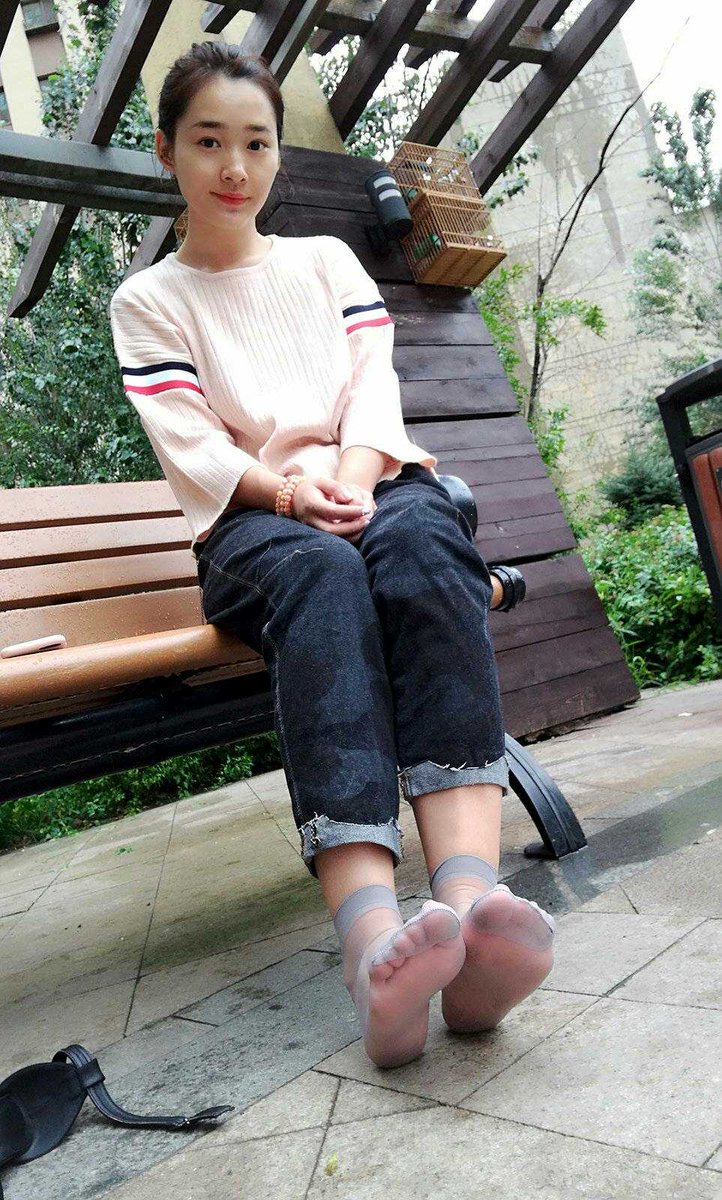 wangli_2's tweet photo. 短袜美女赵贺 https://t.co/EHXd7zaquS