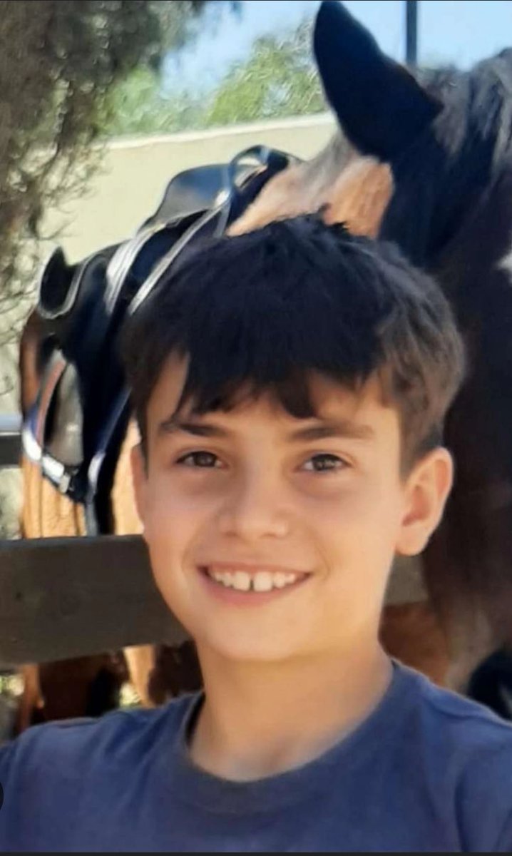 Erez hat einen sehr besonderen Platz in meinem Herzen und es gab nicht einen Tag, an dem ich nicht an ihn gedacht habe. Das Video seiner Entführung… 💔 
Als mein Mann mir gerade zuruft, dass er unter den heute befreiten Geiseln ist, hat mein Herz kurz ausgesetzt, ich kann nicht