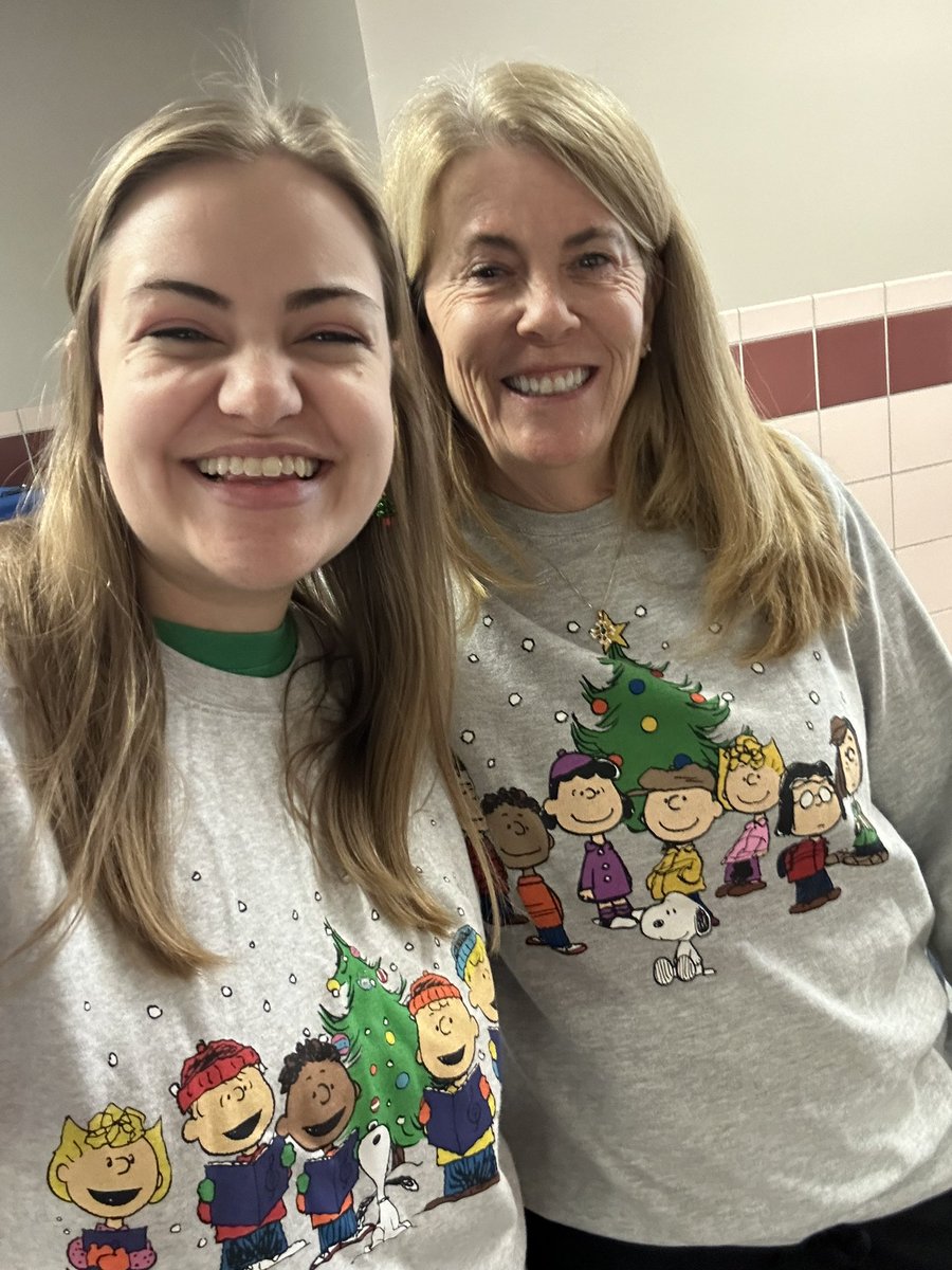MsCamiCox's tweet photo. Charlie Brown matching is the best kind of matching! #theresnoplacelikecypress https://t.co/WDSTGYmoCQ