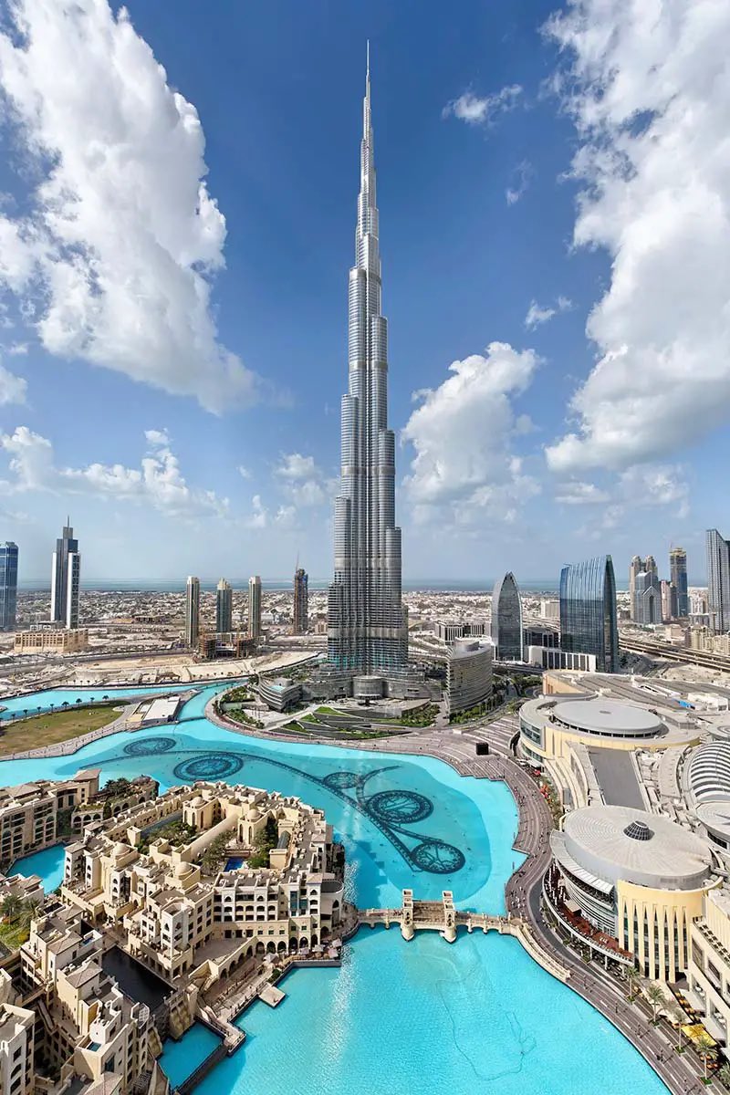 Viaje express de 2 días a Dubai 🇦🇪 para una reunión importante este fin de semana

24 horas de viaje solo para unas horas de reunión…va a merecer la pena

Toca formalizar una nueva empresa y proyecto para AYUDAR a muchos de vosotros, alumnos, clientes, amigos…

La gente está