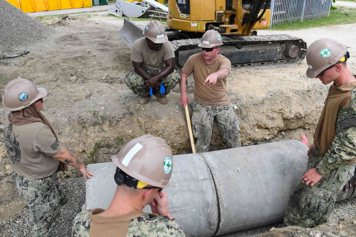 USPacificFleet's tweet image. Seabees at work in the Solomon Islands🇸🇧

U.S. Navy #Seabees lay down culverts at the National Referral Hospital in Honiara, Solomon Islands, as part of Pacific Partnership 2024-1.

📸 MC3 Justin Ontiveros

#PacificPartnership24 #AlliesPartnersFriends