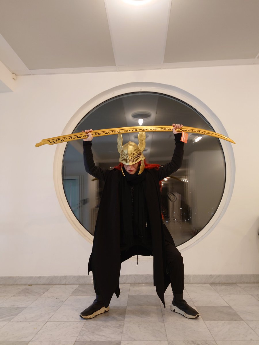 Got my ass to DreamHack Winter, event was a blast! Had to drive home with wig and makeup still on because of reasons so here's the photo that mostly represents how the weekend felt 🤣 super grateful for the company I had this weekend, real goblin energy 👌