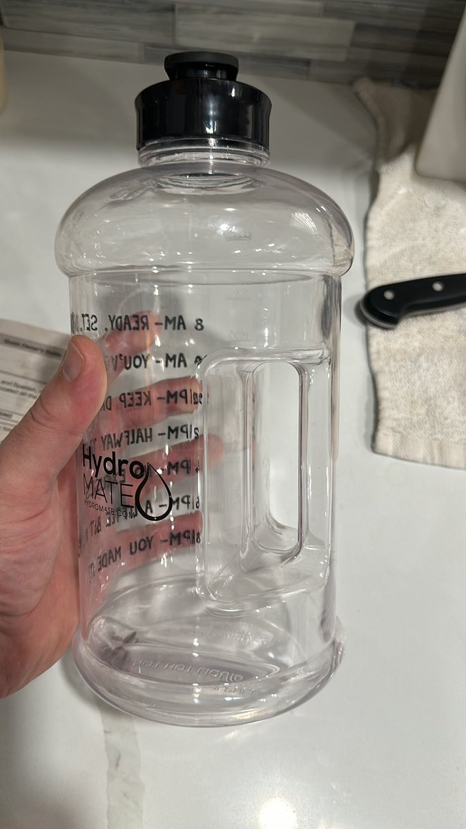 edibleeric's tweet image. Hey @YETICoolers any chance y’all will ever make a cooler in this form? That would make it the perfect one for me! #ILoveYeti