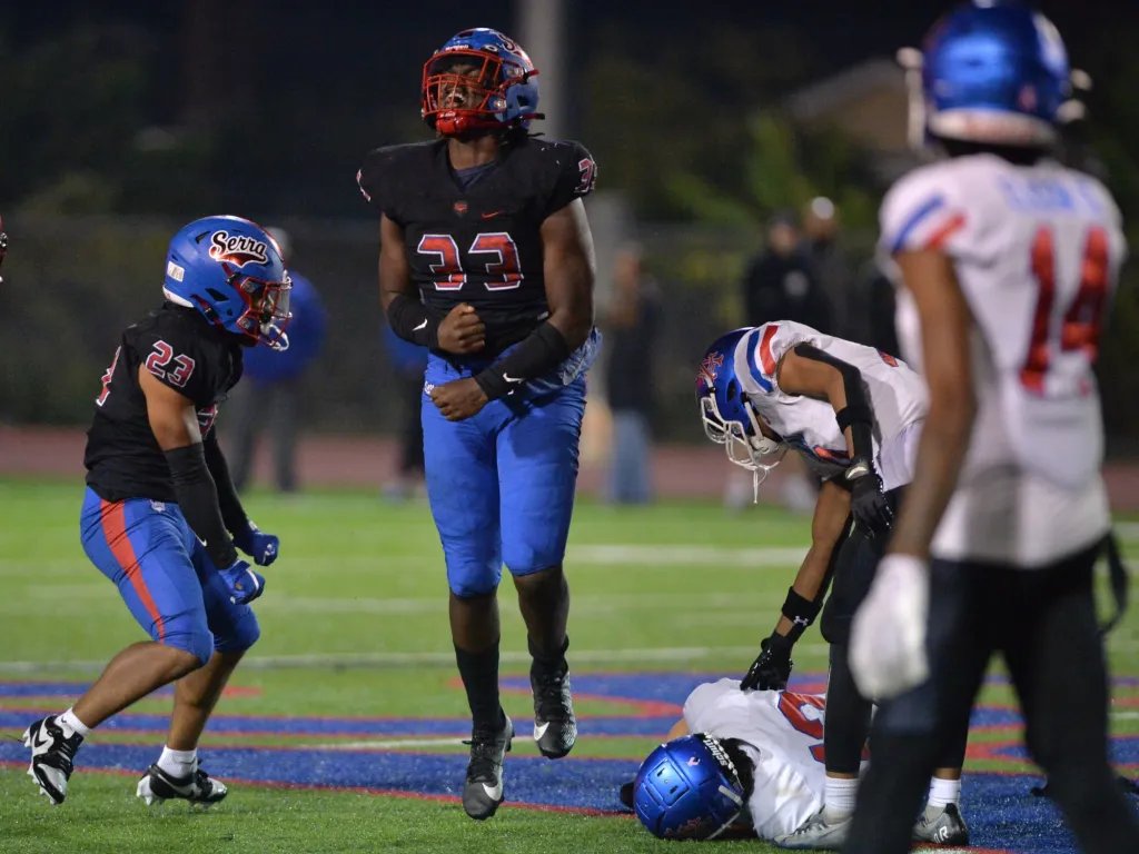 A 2026 bound to see his stock rise is DE Khary Wilder 6'4' 230 from Junipero Serra HS in California. Played as a 3 tech in 23 & dominated on the inside totalling 75 tackles, 15 sacks & 15 TFLs. Holds offers from UNLV & CSU. hudl.com/v/2McwPR