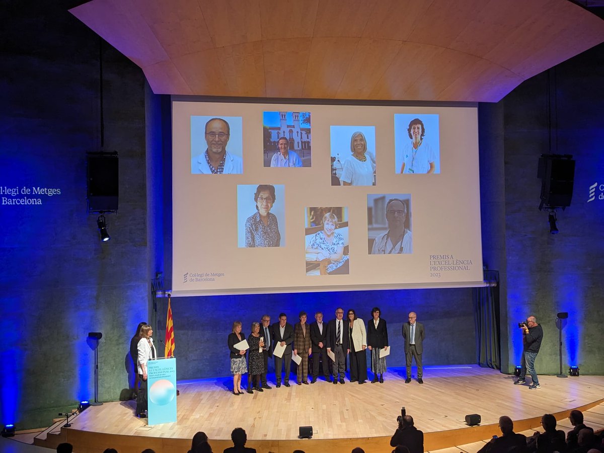 COMBarcelona's tweet image. 🏅#PremisExcellènciaCoMB2023 en la categoria Educació Mèdica:

🔹@bella_cueto
🔹@isabelcatalacat
🔹Xavier Codina
🔹Araceli Griñó 
🔹Joaquín López-Contreras
🔹@montaneva
🔹Ricard Valero