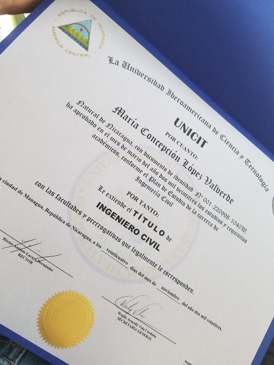 C_Mary_V's tweet photo. Lo logré 🎓✨
Ahora si oficialmente ingeniera 👷🏻‍♀️
Primeramente le doy gracias a Dios por haberme ayudado en todo este camino,a mi familia que me apoyo y a las personas  que en distintos momentos y situaciones estuvieron ahí para mi.... ❣ https://t.co/efK6dADJwA
