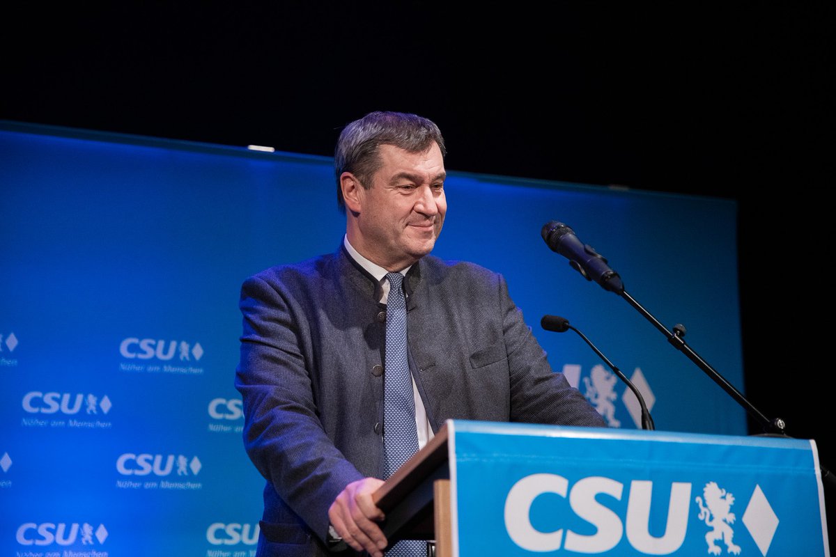 Markus_Soeder's tweet photo. Unser „Mister Sicherheit“ wird 80: Herzlichen Glückwunsch an Günther #Beckstein zu seinem runden Geburtstag! Politische Leidenschaft, sein christlicher Glaube, seine Verdienste um die Sicherheit Bayerns und seine Liebe zu seiner bayerischen und fränkischen Heimat zeichnen ihn aus. Er hat sich als Ministerpräsident und langjähriger Innenminister um #Bayern besonders verdient gemacht. Fast 40 Jahre lang prägte er als Mitglied des Landtags die bayerische Politik. Bin mit ihm bis heute eng verbunden und schätze den Austausch mit ihm. Happy Birthday Günther!