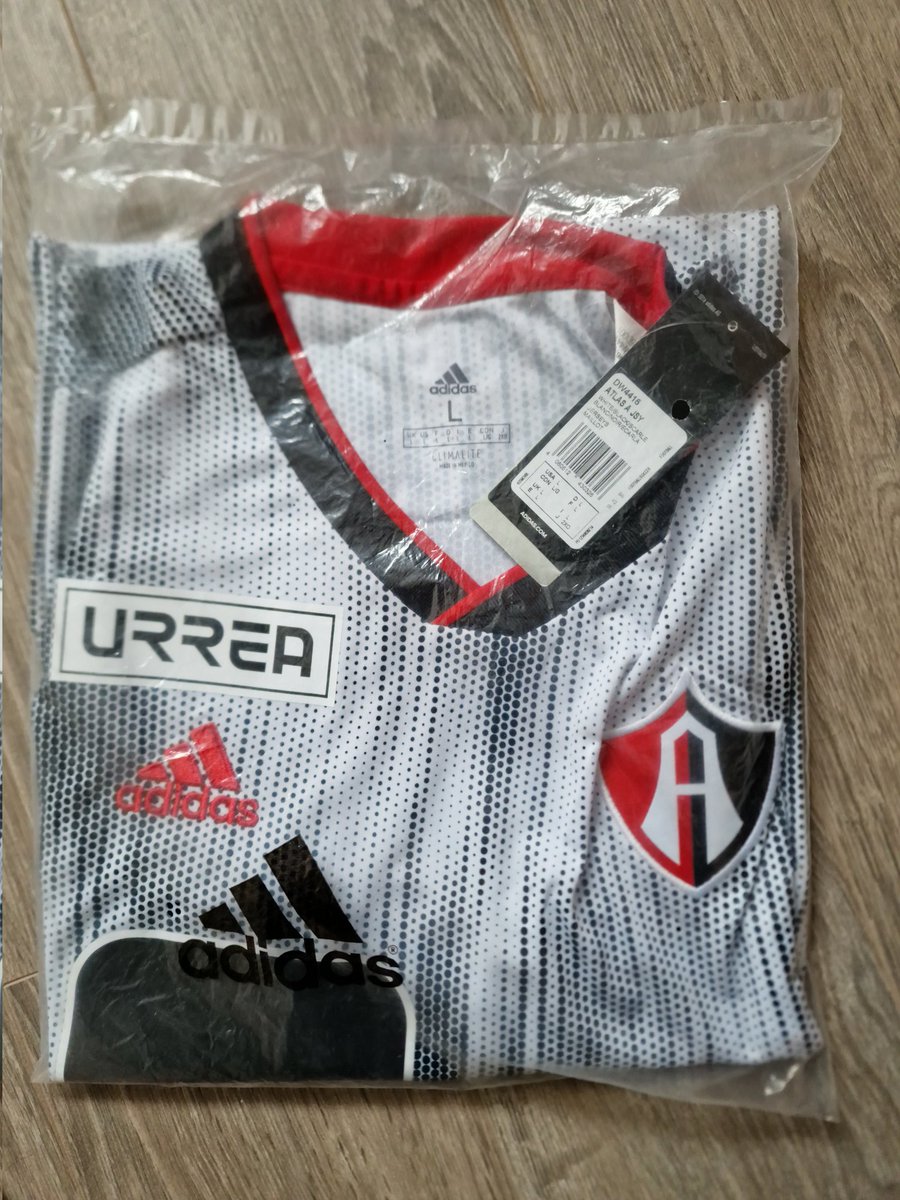 LuccaRossi2's tweet photo. @shirt_x CD Atlas Large BNIB - £20
Olympiakos XL great condition -£50

Add £2.50 for postage https://t.co/1s2wiHyPlz