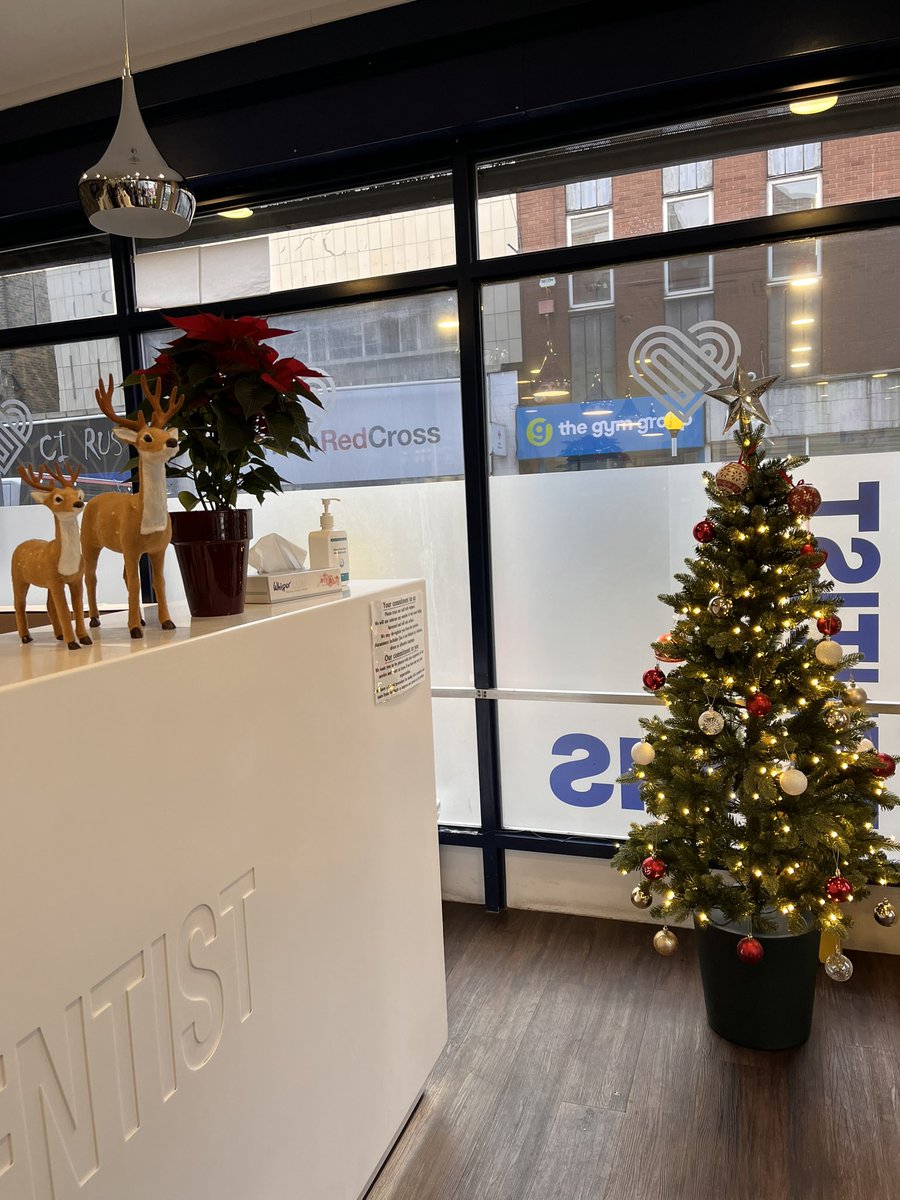 NHSDentists's tweet photo. Christmas decorations are up 🎄🎄 https://t.co/DR7pYzr74m