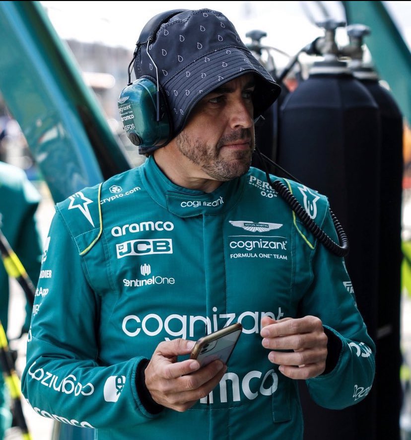 Ya que ha finalizado la temporada, de cara al 2024 que preferiríais? 

RT: un mundial de Carlos Sainz Jr
FAV: Una victoria de Fernando Alonso Díaz
