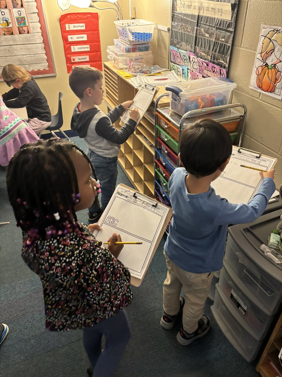nikkkki15's tweet photo. Word and letter hunt around the classroom! @Creeksidetweet https://t.co/Q7Mo1qbjkJ