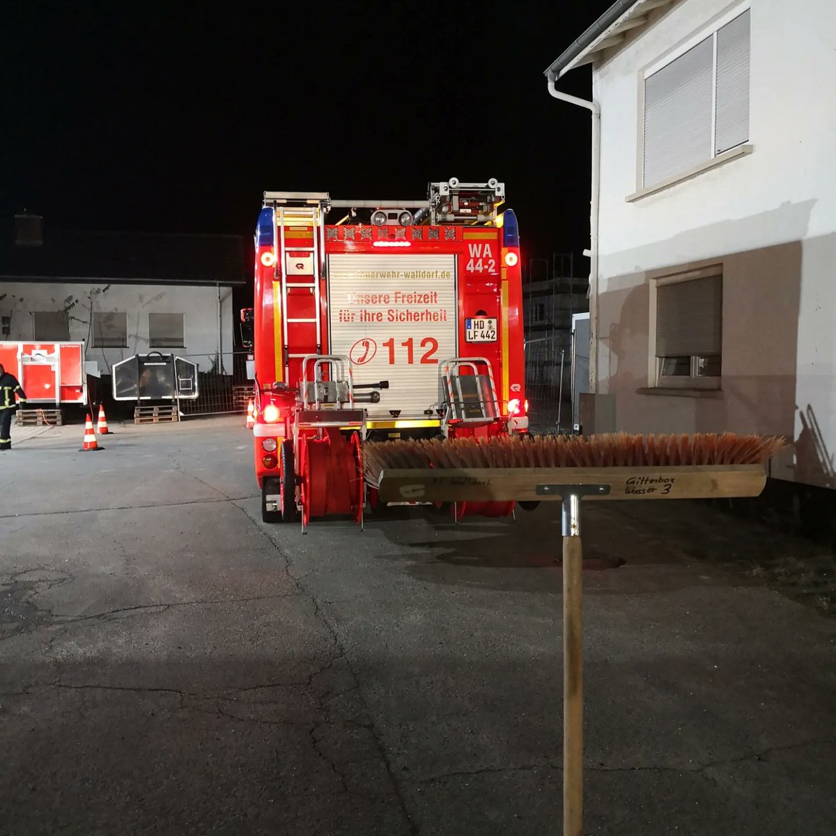 Übung: Stationsausbildung der Maschinisten - Fahrertraining, Seilwinde und Aggregate des Rüstwagen - feuerwehr-walldorf.de/2023/11/27/mas…

#Feuerwehr #Walldorf #FreiwilligeFeuerwehr #firefighter #firefighterlife #blaulicht #Rüstwagen #Maschinist #Fahrtertraining