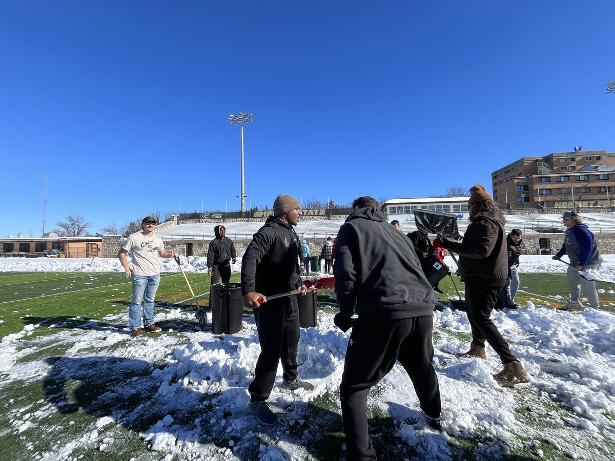 esuhornetsfb's tweet photo. 🗣️ HIGH SCHOOLS

We are sorry we can’t stop by your school today, we are practicing for the bowl game this week! 🎳 

We are looking forward to seeing you all next week! 🐝🐝

S/O to our Players and Coaches for clearing the field so we can practice! 

#SayWhen🐝 #WePlayOutside https://t.co/6tlilriEhh