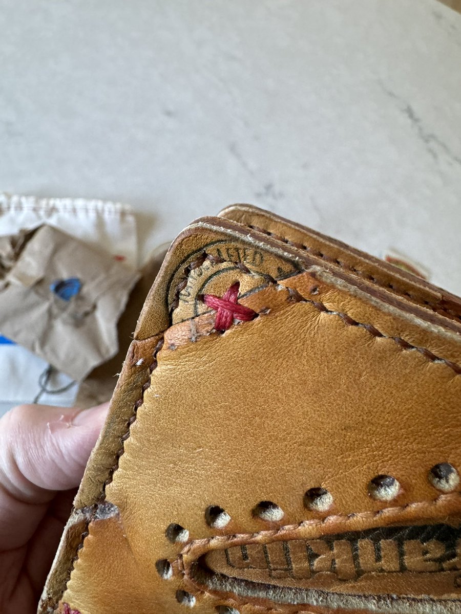 bryanlisbona's tweet photo. Happy birthday to ME!!! 🔥🔥🔥

A 1/1 @SRoe86 original wallet made from my @BoJackson backhander! I’m so freaking excited about this!

Thank you Sarah, Mr. Jackson, baseball and my loving wife, Kristin! 🙏🏻⚾️❤️ https://t.co/yAMyXqQ4j0