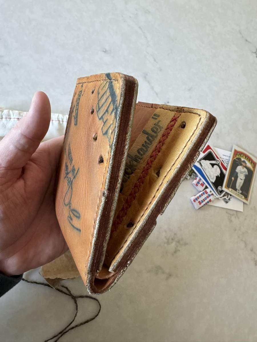 bryanlisbona's tweet photo. Happy birthday to ME!!! 🔥🔥🔥

A 1/1 @SRoe86 original wallet made from my @BoJackson backhander! I’m so freaking excited about this!

Thank you Sarah, Mr. Jackson, baseball and my loving wife, Kristin! 🙏🏻⚾️❤️ https://t.co/yAMyXqQ4j0