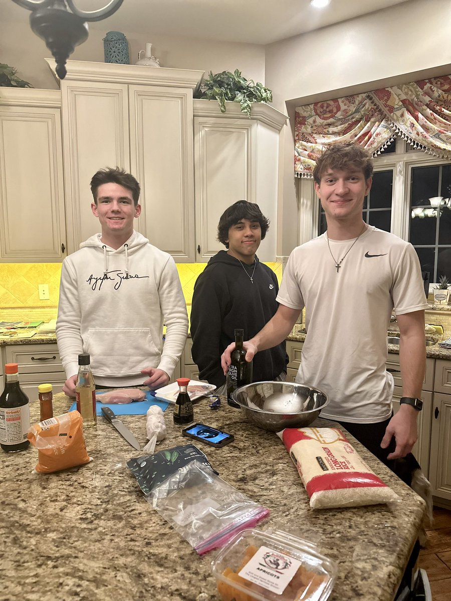 Cookin’ up some grub with my mates. 
How was your weekend?

#christianweirracing #christianweir #usfpro #racing #racecar #motorsports #weekend #race #schoolmates #longweekend #thanksgiving #formula #motorsport