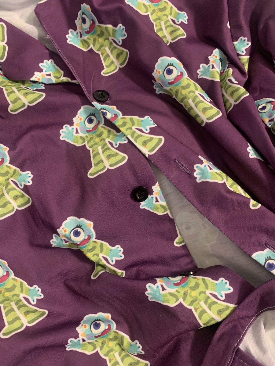 Want to see these adorable Blossom pajamas? 

Want a chance to WIN some amazing #kidlit prizes? 

Want to hear me read THE MONSTER ABOVE THE BED aloud??? 

Come to Blossom’s bedtime bash! 
Register here:

us02web.zoom.us/meeting/regist…
