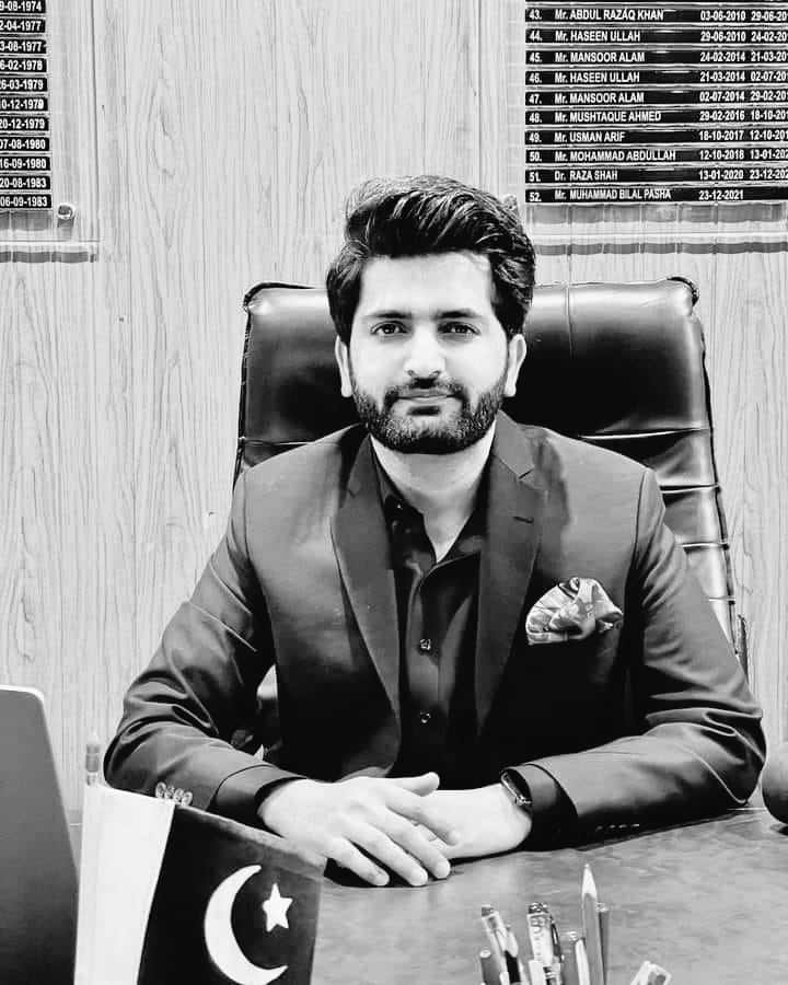 AshfaqH7205's tweet photo. اور جب ہم جیسے غریبوں  کے دن آتے ہیں تو موت بیچ میں ٹپک پڑتی ہے
💔
#BilalPasha 
#depression https://t.co/NQMBctRO4w