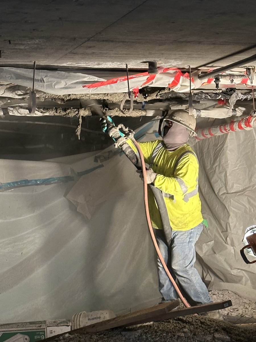 AlphaStructural's tweet image. Applying shotcrete to our spall damage project in Van Nuys!

#spalling #concrete #construction #demolition  #spall #rebar #corrosion