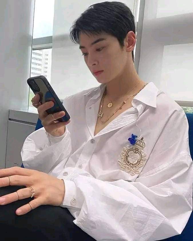 ChatChaEunWoo's tweet photo. Hello there, Kisses💋 Hug🥰 https://t.co/kQ4eNTEr4h