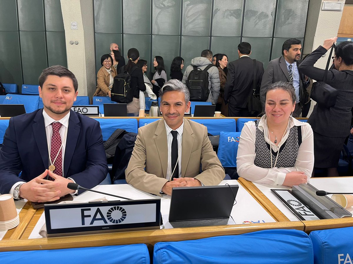 ACHIPIA's tweet photo. El Sec. Ej. de @ACHIPIA  y Vicepresidente del @FAOWHOCodex @varelamaino junto a la delegación de Chile presentes en la #CAC46 en Roma. Inocuidad, nuestra mejor receta. #inocuidad #alimentos https://t.co/KrS1TJWRBa