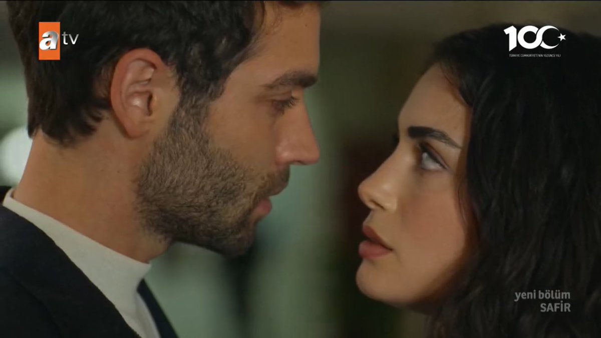 MuzikveTV's tweet photo. “Öptüm ben seni dün gece…”

#Safir #FerYam ♥️ https://t.co/rDxcunPeil
