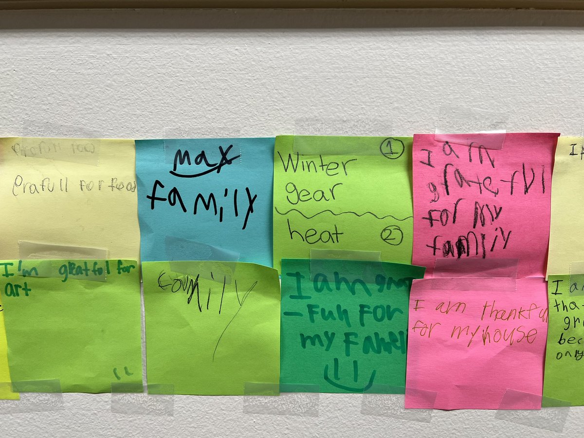 katetepp's tweet photo. Our class gratitude wall! #ConnectionDay https://t.co/QqCAkK8wQG