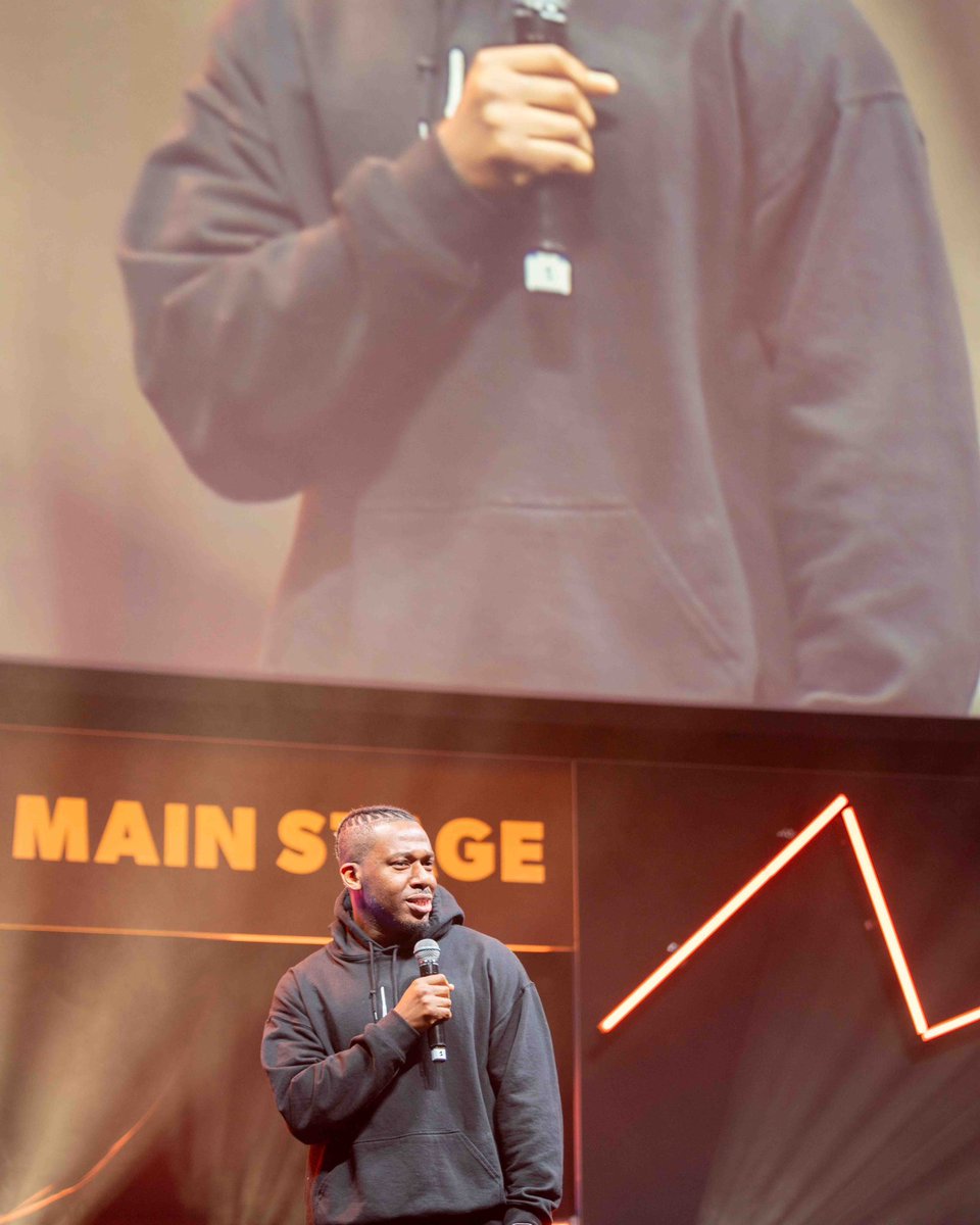 I’M BACK! This is gonna be my first time at <a href="/MCMComicCon/">MCM Comic Con</a> Birmingham this weekend and I’ll hosting a bunch panels.
Below is a list of all the panels I will be hosting over this weekend...
📸: <a href="/Gallagherphotos/">Gallagherphotos</a>