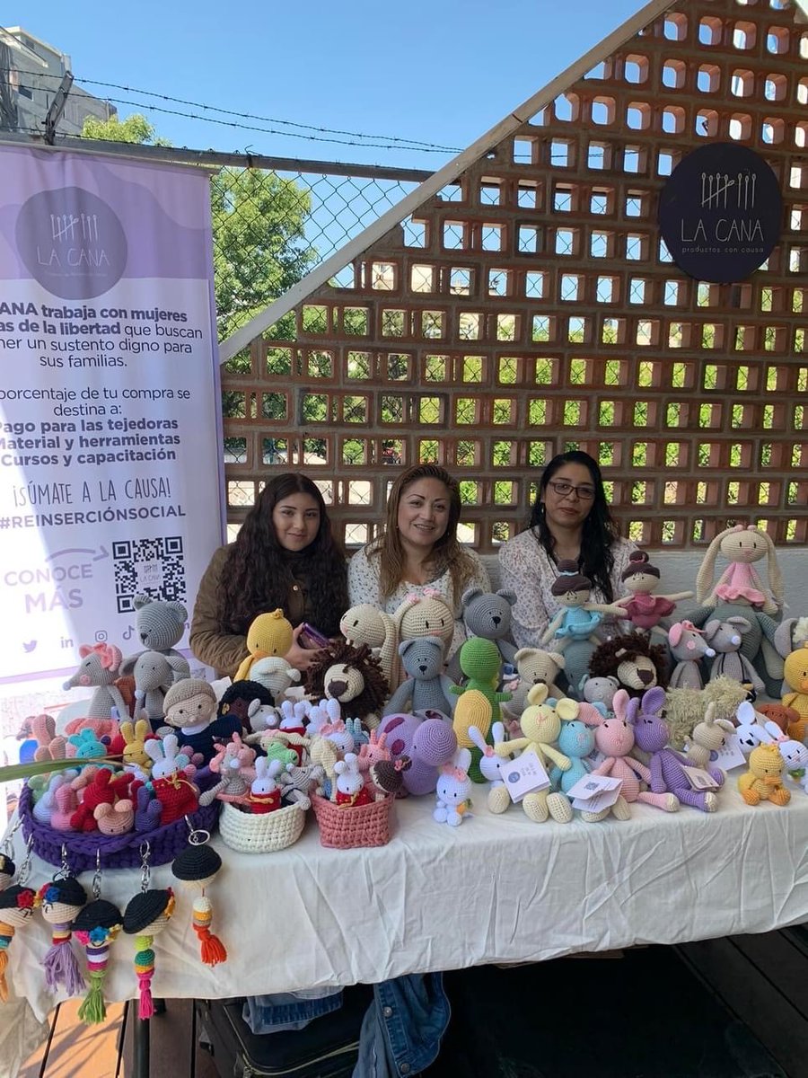 La Embajada Británica y <a href="/CheveningFCDO/">Chevening Awards🇬🇧</a> han trabajado con <a href="/LaCanaMx/">La Cana</a>  en distintas actividades como la organización de una venta, en colaboración con <a href="/makesense_am/">makesense americas</a>. Así, contribuimos a la independencia económica de las reclusas, reduciendo la tasa de reincidencia y delincuencia.