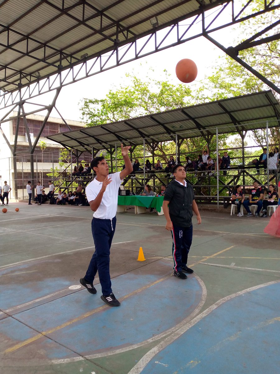 Craetcalberto1's tweet photo. 🤾⛹️🤺 Con motivo de su 85 ANIVERSARIO, Escuela Técnica Alberto Adriani inauguró este #15nov los Juegos Deportivos intercursos en varias disciplinas 🎂 https://t.co/4CV0rYCozK