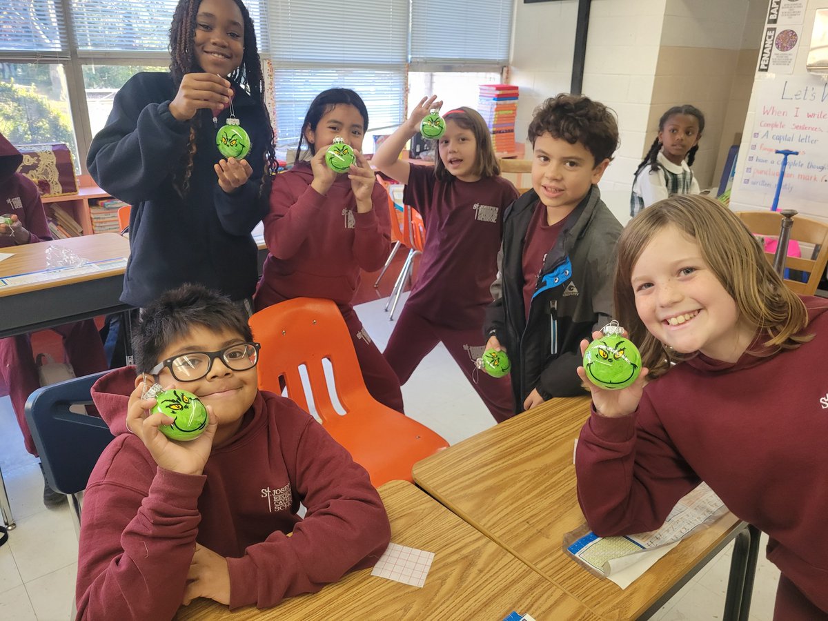 StJosephsRCS's tweet photo. #principalnotes check out the new ornament made at Ornament Club yesterday!  Can principals join??? :)  @ADWCathSchools  #ADWcommUNITY https://t.co/W0uzyIHmAd
