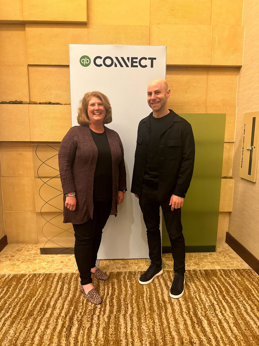 Acuity_co's tweet photo. So...@kenjikuramoto &amp; @TheTechCPA got a picture with Ryan Reynolds.

But @lkgilreath scored a sweet meet &amp; greet with @AdamMGrant at #QBConnect 📸📚

So, who's really winning? 👀

#acuity #intuit #quickbooks #adamgrant #entrepreneur #tedtalk #accounting #conference https://t.co/suVq3UDEeq