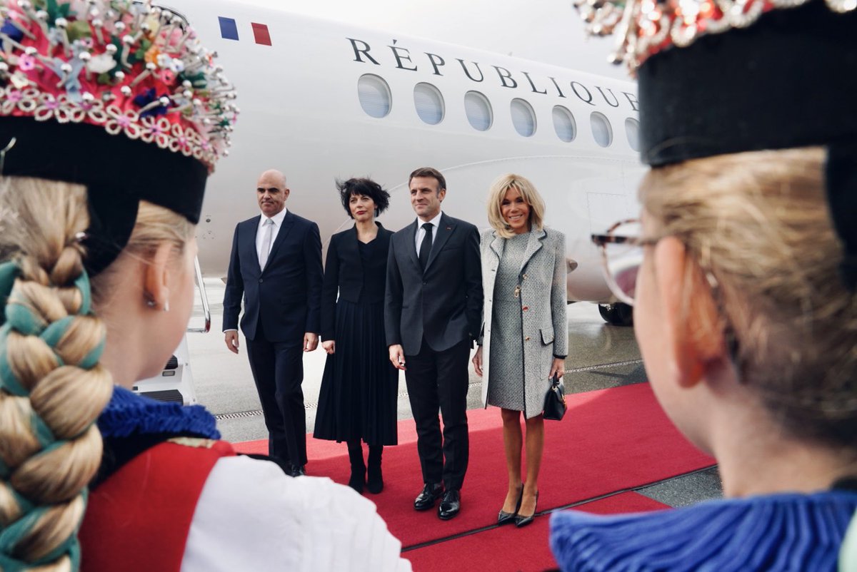 EmmanuelMacron tweet picture