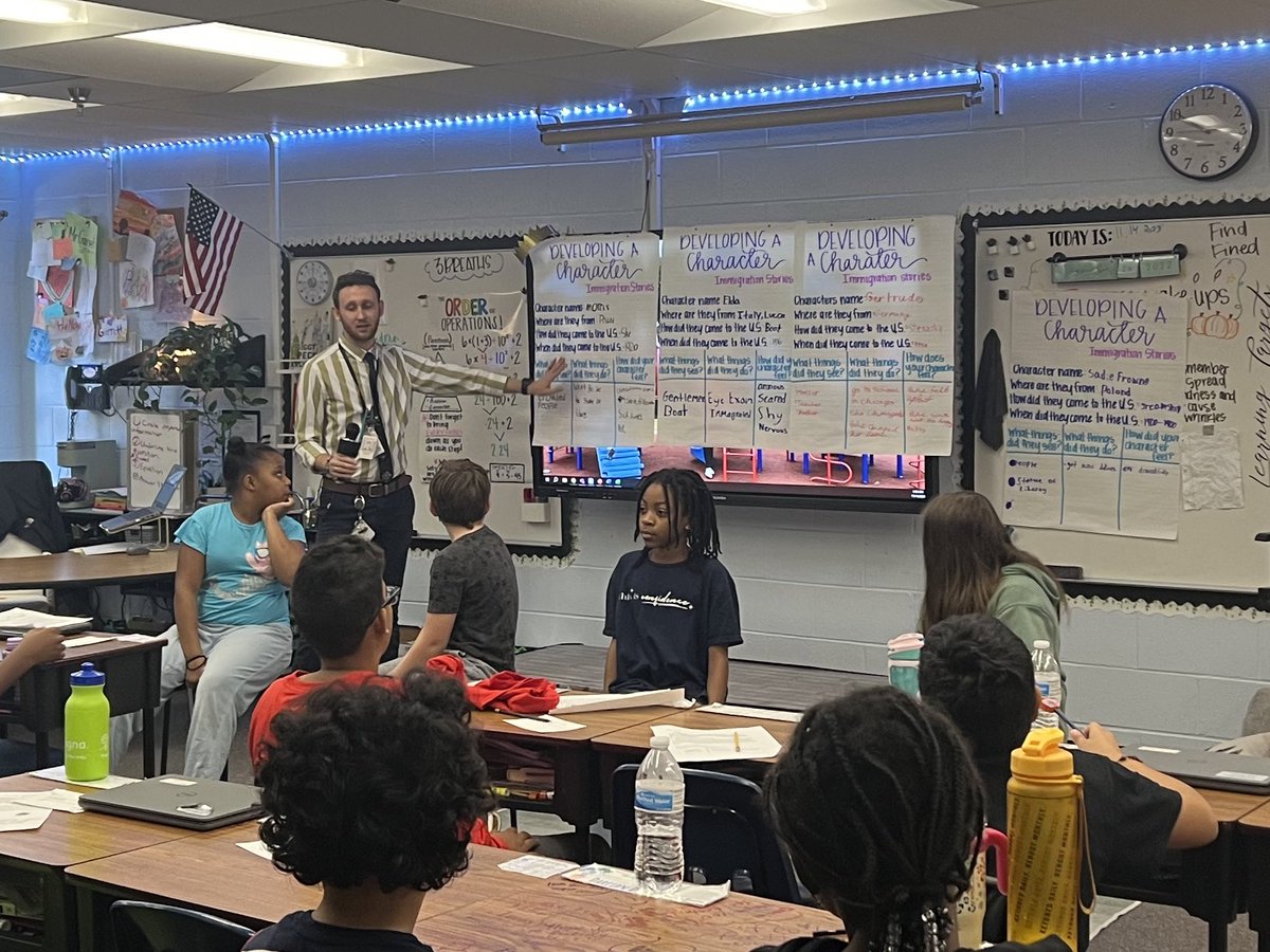 CobbVisualArts's tweet image. Fantastic #artsintegration walk today with @Comptoncubs! Authentic learning in 3, 4, 5 &amp;amp; multi-age AU bridge classrooms. Process boards out across grade levels. Engaged students demonstrating learning in a variety of ways! 💜🎨🎶🎤🎭 #doingdriveslearning