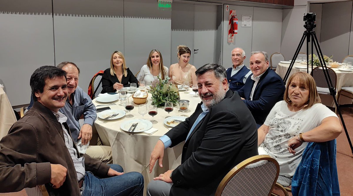 ucedecaba's tweet photo. Acompañamos con @patobullrich en la cena de despedida de año de @ap_republicana 
Gracias por la invitación! https://t.co/8bSTb2nUzg