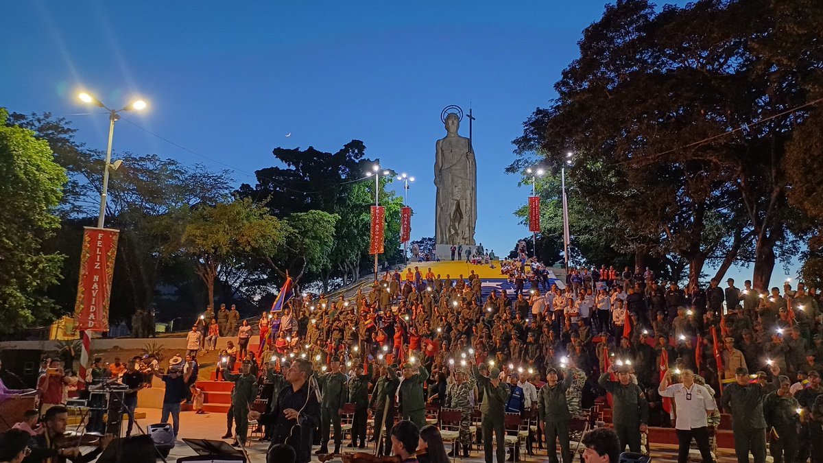 📢 Venezuela Toda!! 👏 Hoy llenos de amor y alegría, desde la Plaza Bolívar de San Juan de los Morros, #FANB y Pueblo Unidos enaltecemos nuestros valores, nuestra cultura y nuestra música, con sentimiento Patrio. En defensa de nuestro Esequibo!
#ElEsequiboEsNuestro
<a href="/NicolasMaduro/">Nicolás Maduro</a>