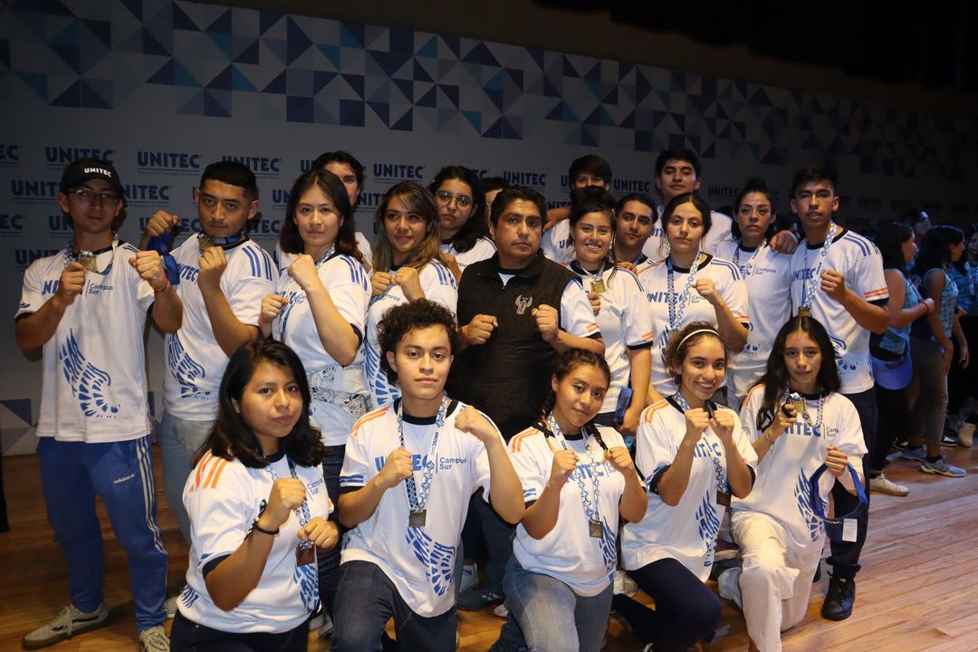UNITECMX's tweet photo. 🥇🥈🥉Las medallas que ganaron en estos #InterUNITEC2023 son un reconocimiento al esfuerzo, garra, y entrega que dieron en cada juego. 💙🙌🏻 😎 ¡Felicidades a nuestros ganadores de #UNITECsur! 🏀⚽️🥋🏐♟🎮🏓 Son #OrgulloUNITEC https://t.co/iDNlUsggTV
