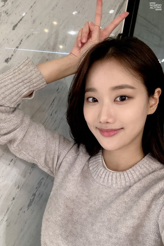 april_falling's tweet photo. [단독] ‘왕따 논란’ 에이프릴 출신 이나은, ‘재벌X형사’로 2년 만 복귀  https://t.co/T5ywsPNYww https://t.co/cKSlWxd14a
