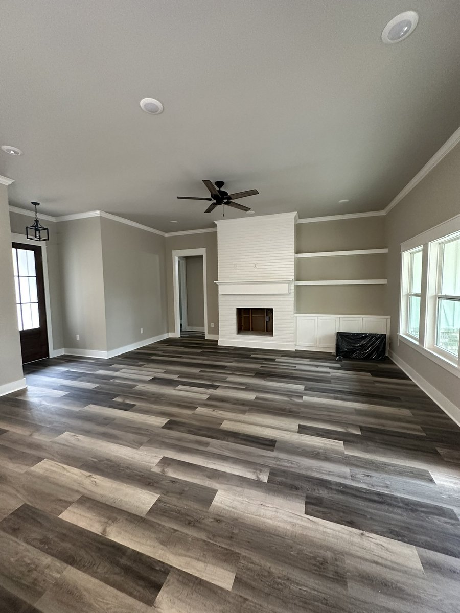 miaskinner_'s tweet photo. Brand new lake front living for $430,000🙌🏽😍

Message me on IG @miasellsrealty for more info! https://t.co/HMRO4CjeNW