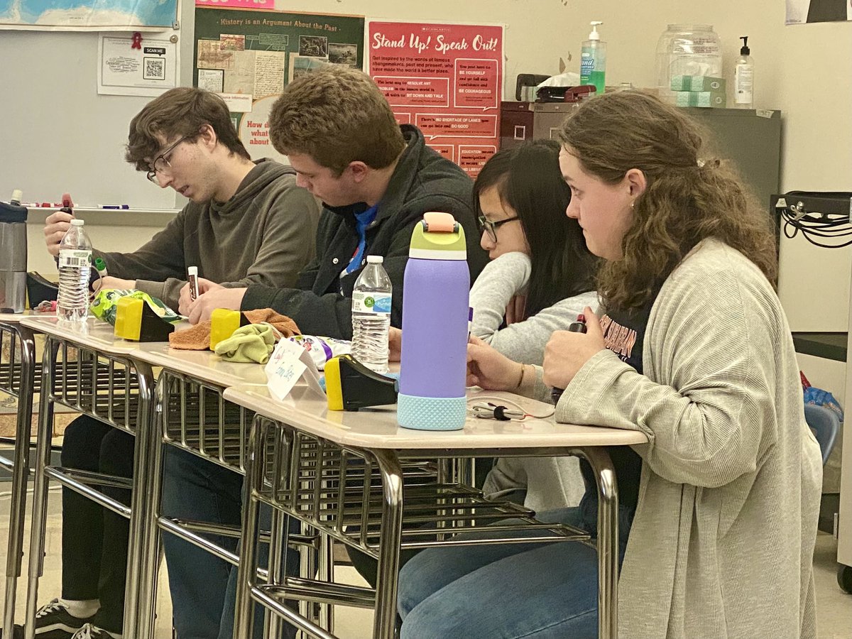 SarahA_Lawrence's tweet photo. Congratulations to our Quiz Bowl team on their win against Central! 🕹️ #Undefeated 🙌🏼 #YSProud https://t.co/LKnSBtpzQE