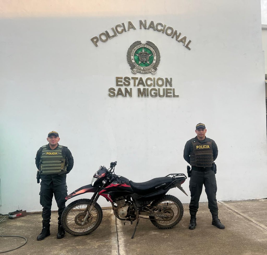 PoliciaDepuy's tweet image. #SeguridadEnElTerrotorio | @PoliciaColombia a través de planes diferenciales, en el municipio de la #Dorada San Miguel bajo #Putimayo, logra la recuperación de una moto la cual es requerida por @FiscaliaCol.

#DiosYPatria