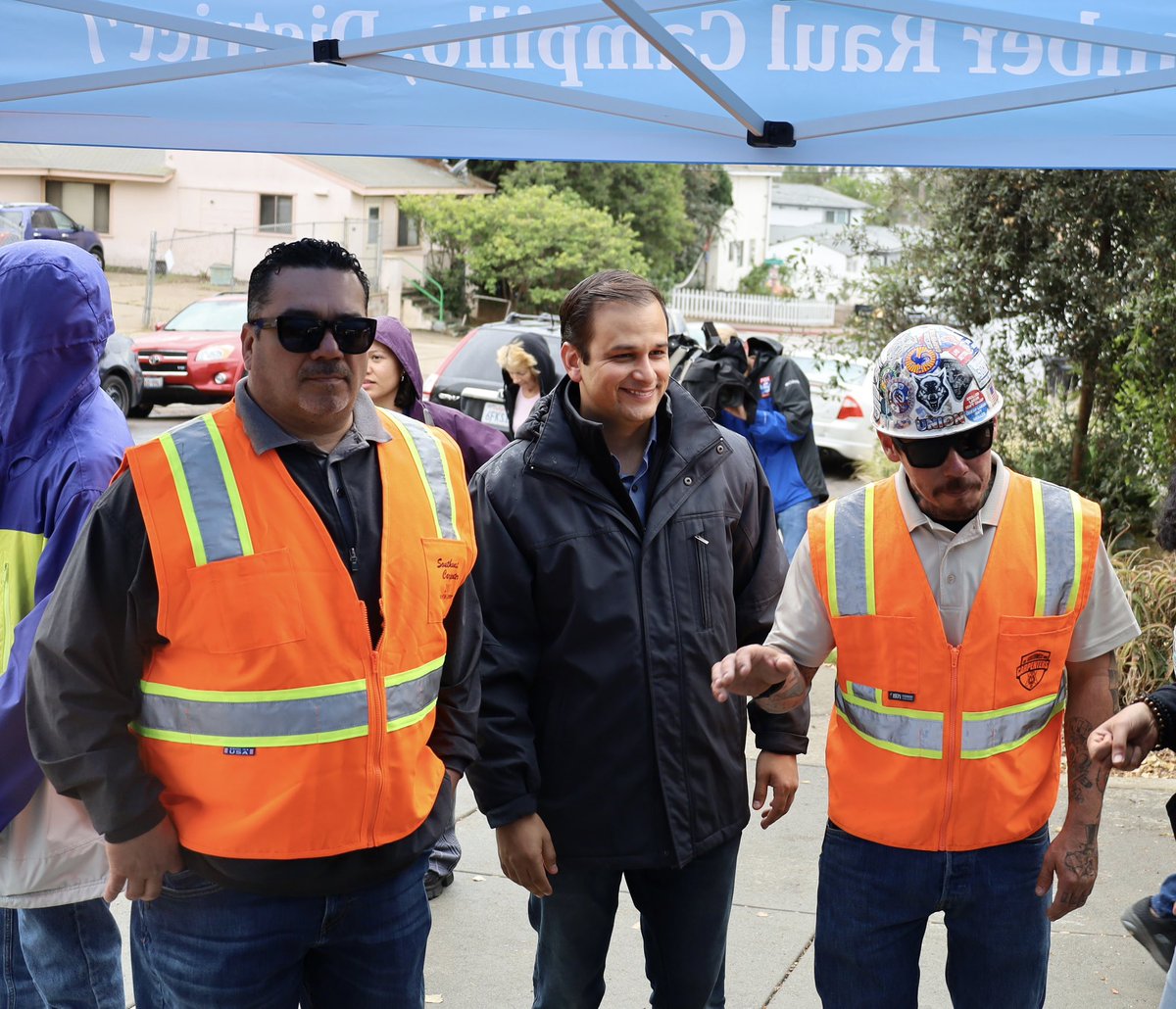 CMRaulCampillo's tweet photo. It was great to be in the community today with my team and Carpenters Local 619 participating in a turkey giveaway hosted by Bayside Community Center. Thanksgiving is all about caring for each other. All received a turkey, pie, and fresh produce. https://t.co/pr7N9UhIj9