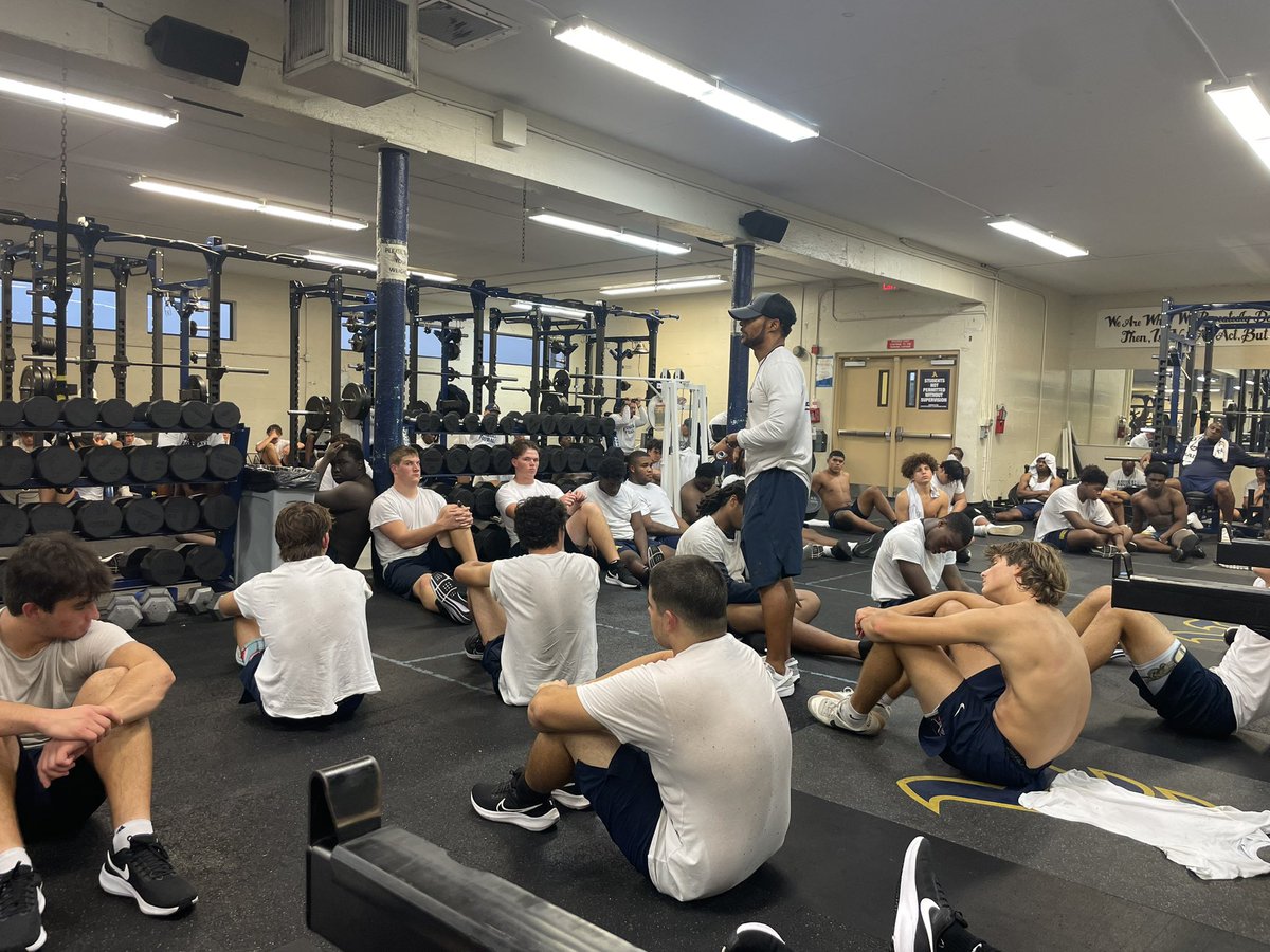 Aquinas Football tweet media