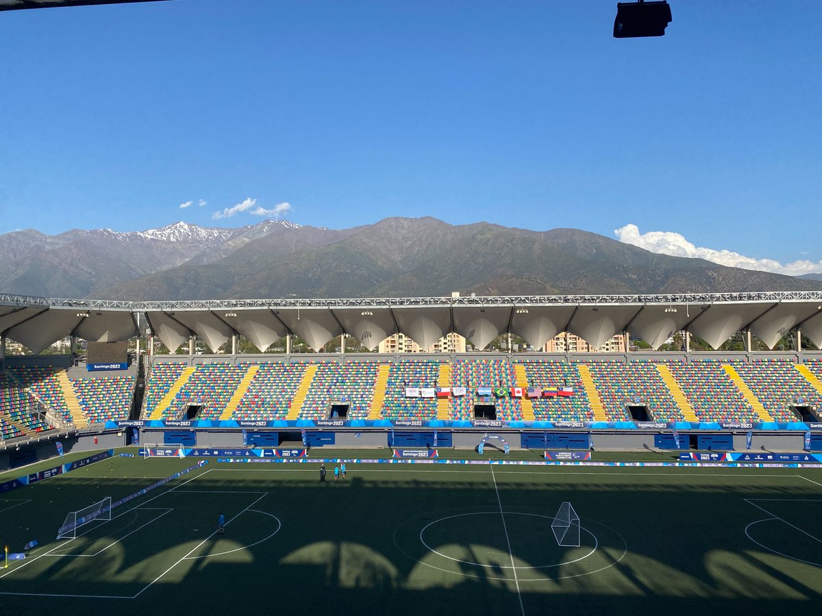 The gang’s all here! Couple more training sessions before Saturday’s opener vs host Chile

#UScpMNT