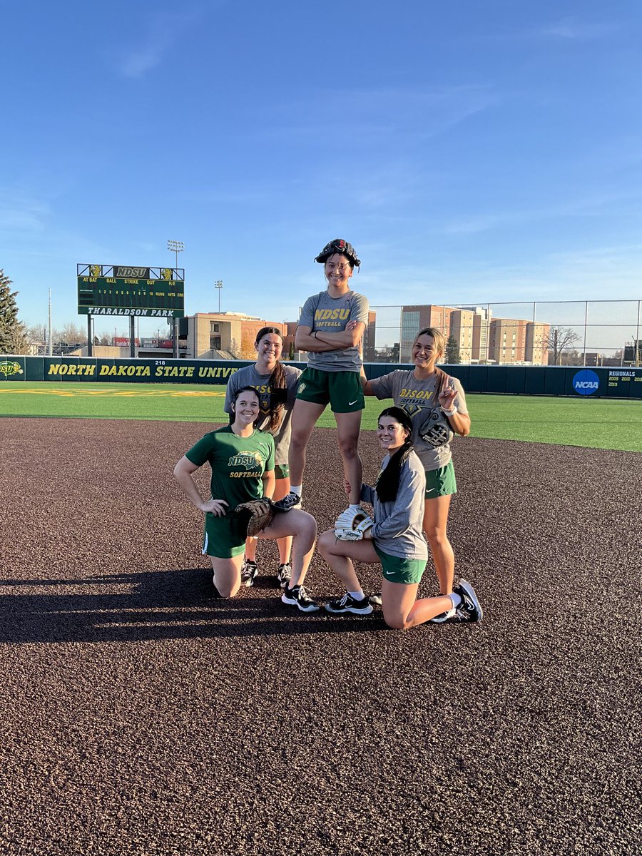 GO1616's tweet photo. November is the perfect time for shorts in Fargo!
🦬🤘🏼 https://t.co/DodpPH370c
